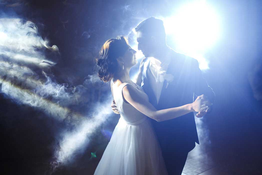 Cobertura de balada de casamento em em Vicente de Carvalho SP - Energia, luz e movimento