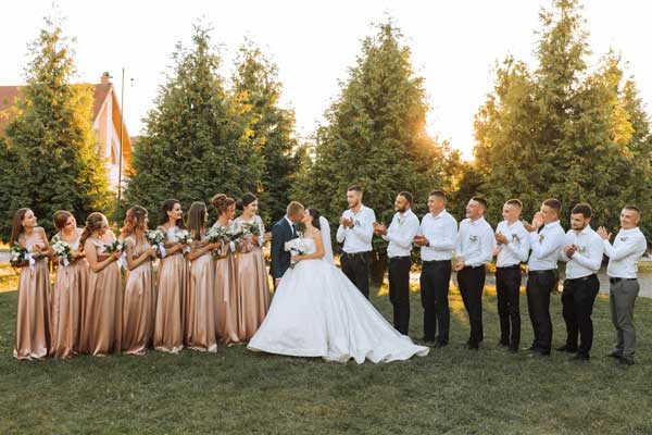 Foto protocolar da família no casamento em em Osasco SP - Tradição e união