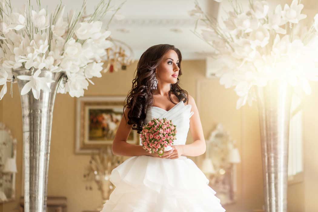 Noiva durante o dia do casamento em na Aclimação SP - Elegância e emoção